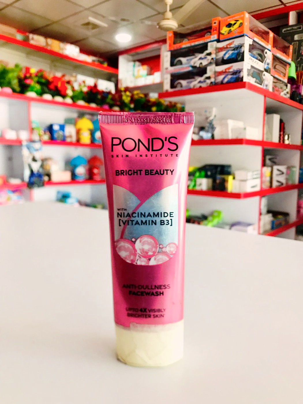 Pond's Bright Beauty Ant